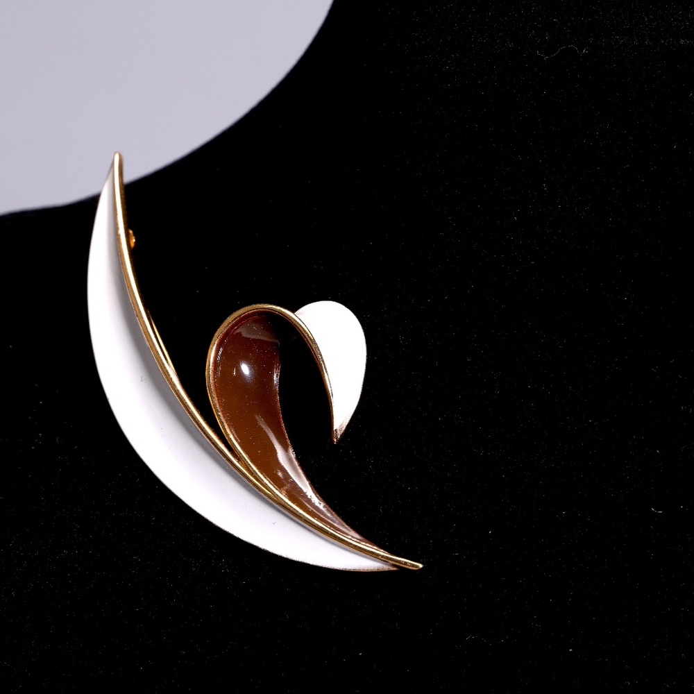 Vintage Trifari Brown White Enamel Leaf Shape Signed Brooch